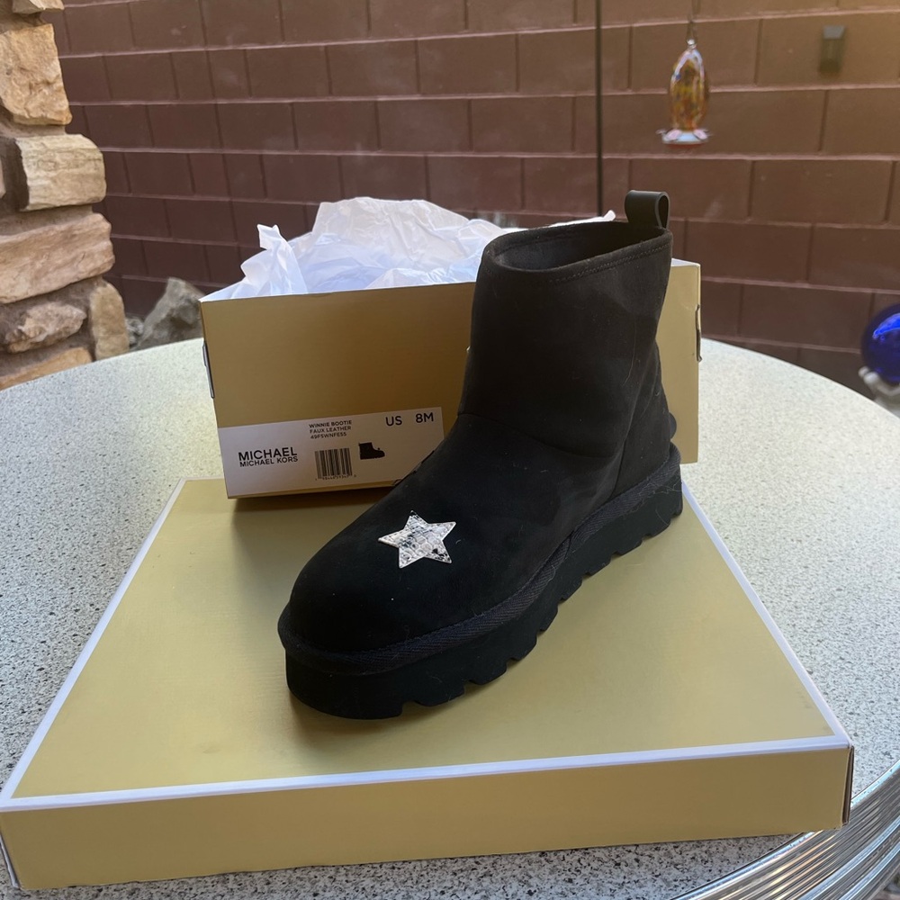 Women's Michael Kors Black Suede Silver Star ankle 🥾 boot  Size 8m